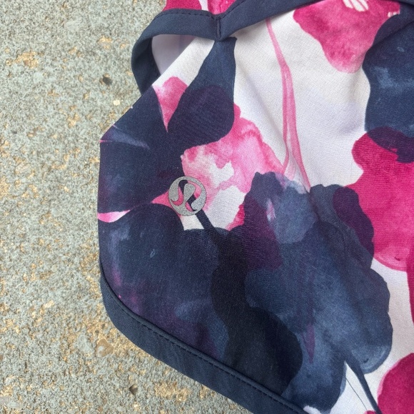 Lululemon Shorts Floral Print - Picture 3 of 4